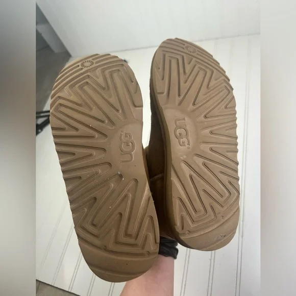 UGG Bailey Button II Boots โ Womenโs Size 6 (Chestnut, Shearling-Lined) - Picture 6 of 9